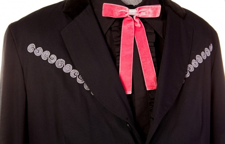 On stage, Dylan frequently wore western-cut clothing, such as this jacket made for him by Manuel and this velvet bolo-style tie. Photo courtesy of Bob Delevante and the Country Music Hall of Fame and Museum.