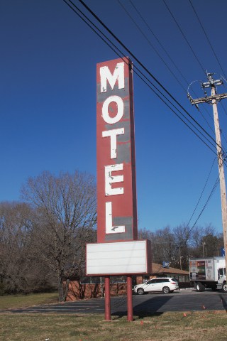 The motel’s name was removed in early 2019 to be placed in Columbia’s new Visitor Center, while the M-O-T-E-L still stands on U.S. 31. Another neon sign the motel had has also been removed and now stands in the lobby of a new hotel in Nashville. This site will feature another hotel soon, though they may not keep this remaining sign.