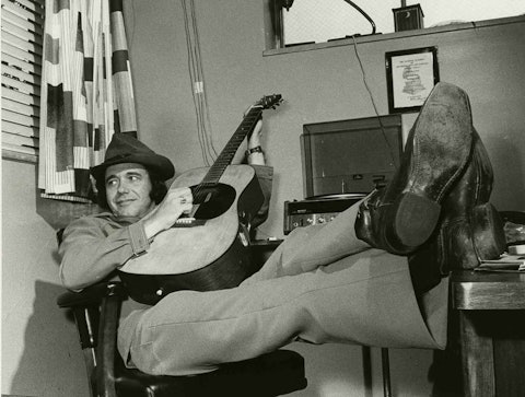 Bobby Bare in his Nashville office, 1973. Photo by Bill Goodman.