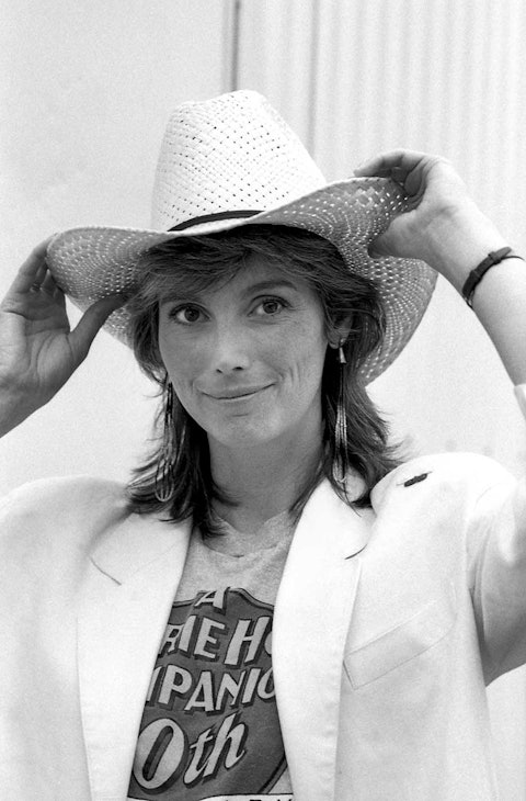 Emmylou Harris, Farm Aid, September 22, 1985. Photo by Raeanne Rubenstein.