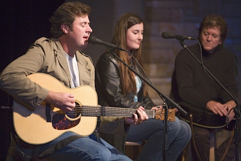 Caption: Vince Gill, daughter Jenny Gill, and Rodney Crowell perform at the Country Music Hall of Fame and Museum, 2007.