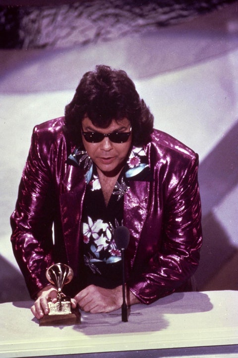 Ronnie Milsap accepts his Grammy for Best Country Vocal Performance, Male, for “Lost in the Fifties Tonight,” 1986. Photo by Walden S. Fabry Studios.