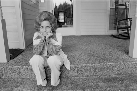 Brenda Lee on the porch of her Nashville home, 1975. Photo by Raeanne Rubenstein