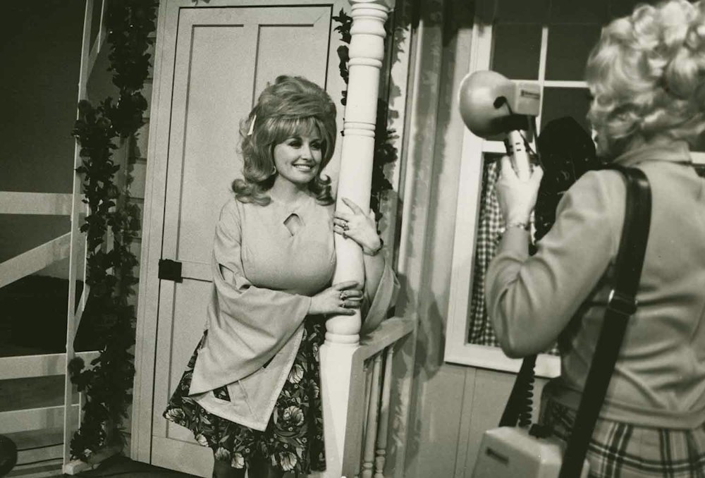 Dolly Parton on the set of The Porter Wagoner Show, 1972. Photo: Hope Powell / Country Music Hall of Fame and Museum.