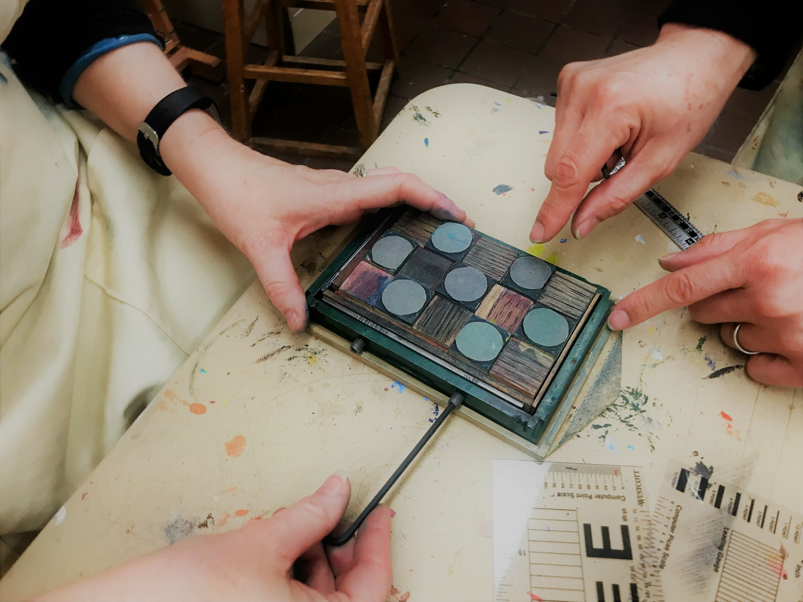 Hands pointing in the Alphablox program